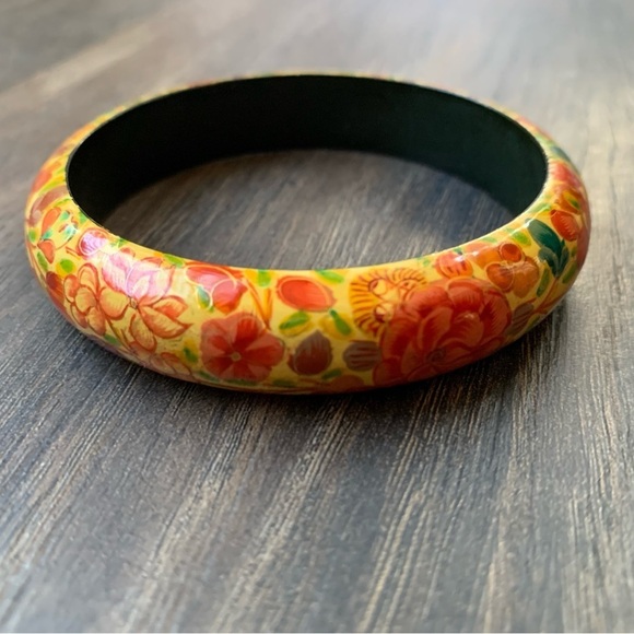 Vintage Hand Painted Wood Floral Bangle Bracelet Gently Worn - Picture 3 of 3